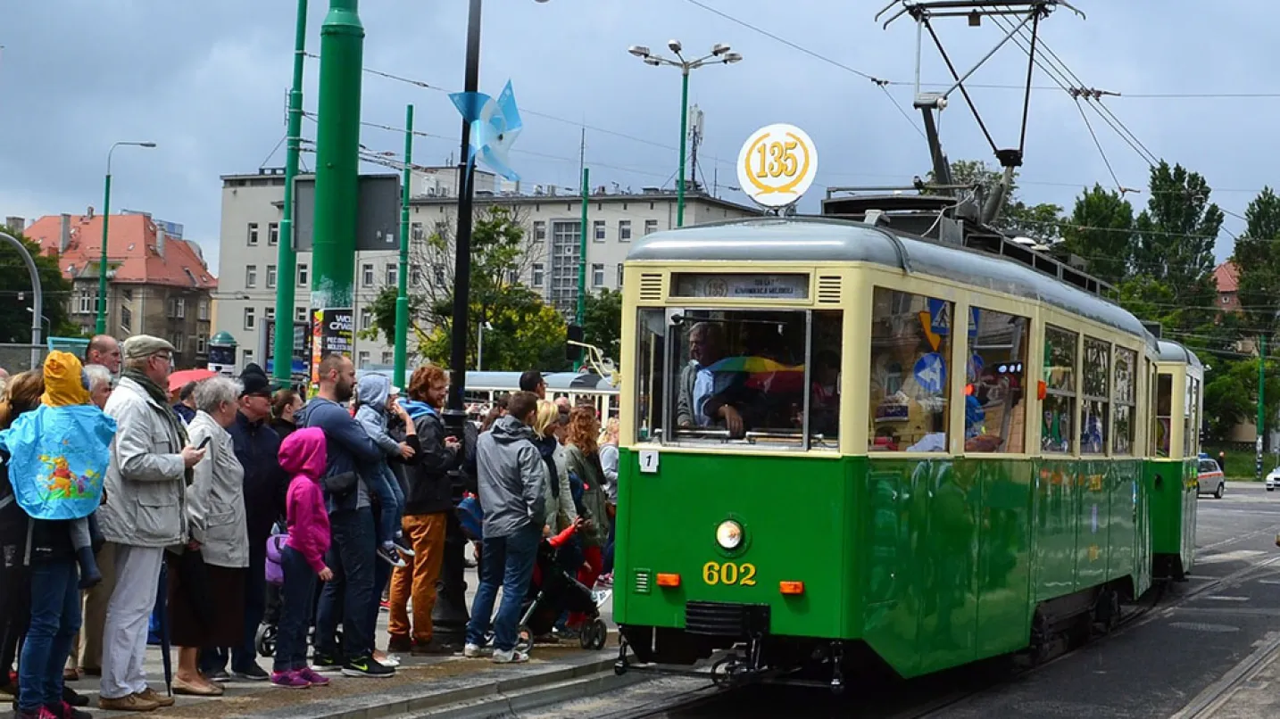 Główny obrazekEntenblut-Suppe und Martinshörnchen